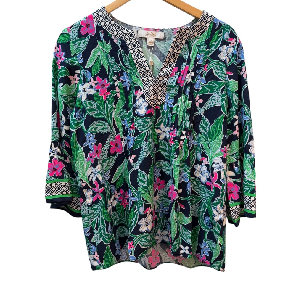 Lilly‎ Pulitzer Ellalynn Tunic Untamed Engineered Floral V-Neck Top Navy Pink S